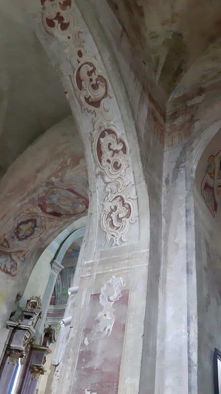 Fotografia przedstawiająca Construction and conservation project for the renovation of the façade and protection of the frescoes of St Anne\'s Church in Ssiadovice, Ukraine