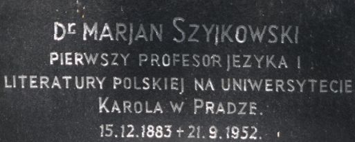 Fotografia przedstawiająca Nagrobek i tablica upamiętniające prof. Mariana Szyjkowskiego w Pradze