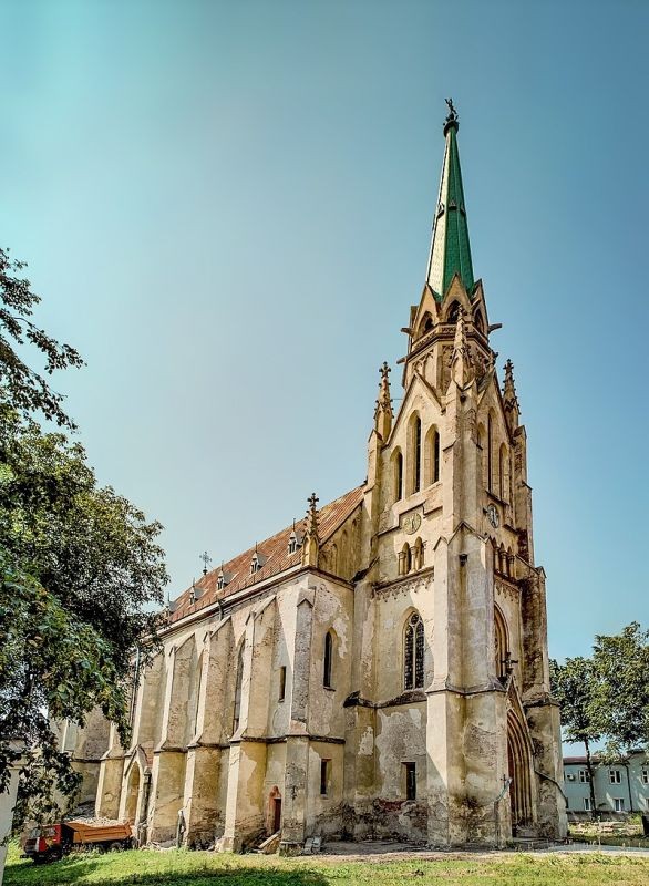 Fotografia przedstawiająca Restoration of the foundation of the historic Sacred Heart of Jesus Church in Chernivtsi, Ukraine