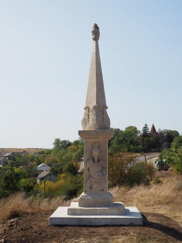 Photo montrant Conservation work on Polish tombstones in Zloczów and Liczkowce, Ukraine