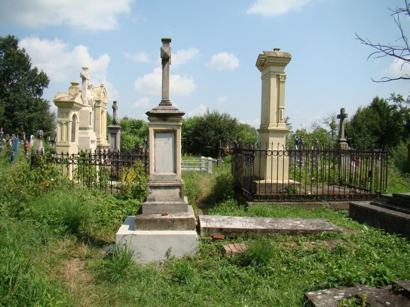 Fotografia przedstawiająca Renovation and conservation work on the tombstone of Bogdan Romaszkan in the Kuty cemetery