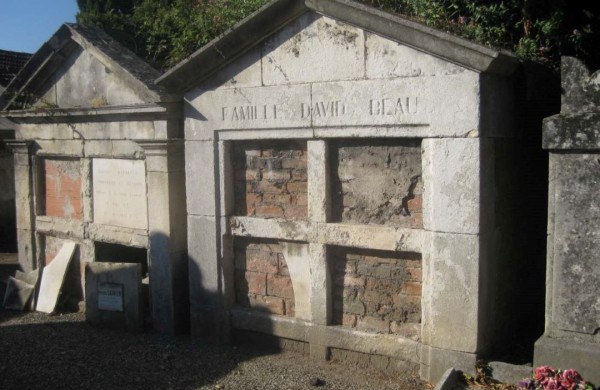 Photo montrant Restauration et conservation de la pierre tombale de Konstanty Czyszkowski, cimetière de la Montée de Silhol à Alès, France