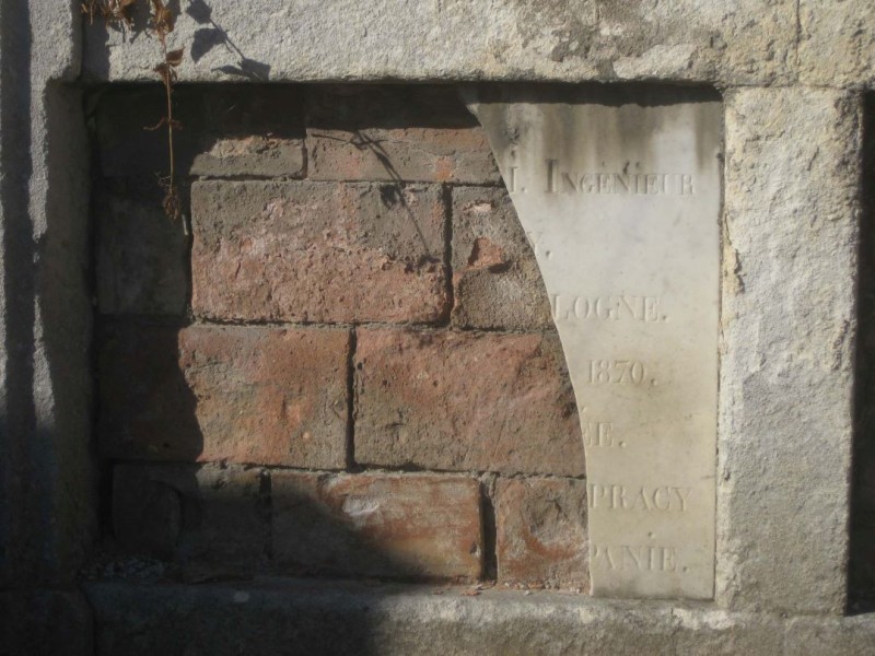 Photo montrant Restauration et conservation de la pierre tombale de Konstanty Czyszkowski, cimetière de la Montée de Silhol à Alès, France