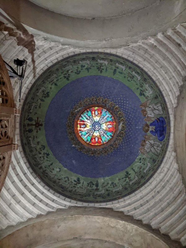 Photo montrant Intervention de conservation sur une peinture d\'Antoni Tuch dans la cathédrale arménienne de Lviv