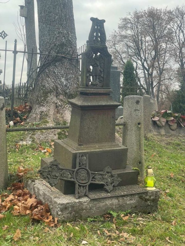 Photo montrant Travaux de restauration des cimetières de Vilnius et des monuments polonais à Vilnius, Lituanie