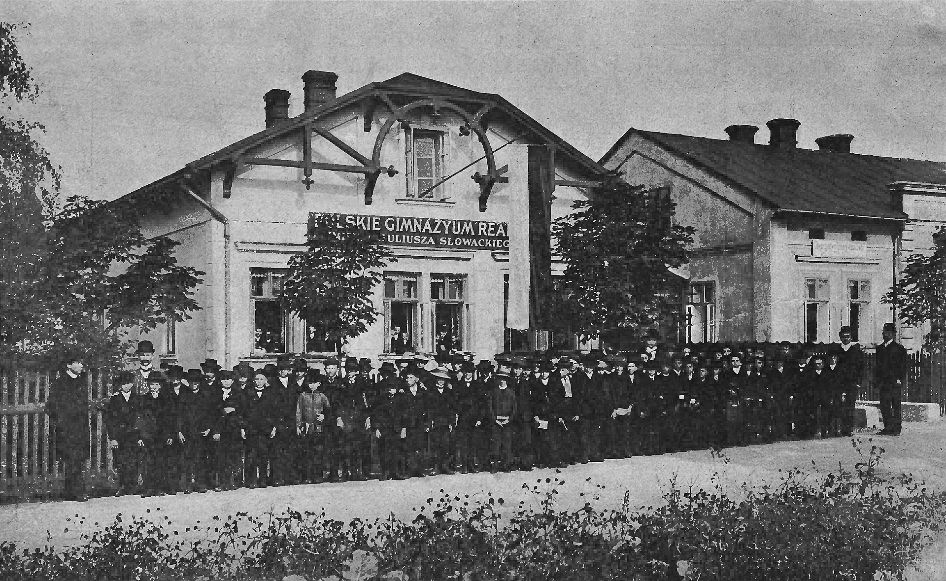 Fotografia przedstawiająca Polish Real Secondary School named after Juliusz Słowacki in Orłowa