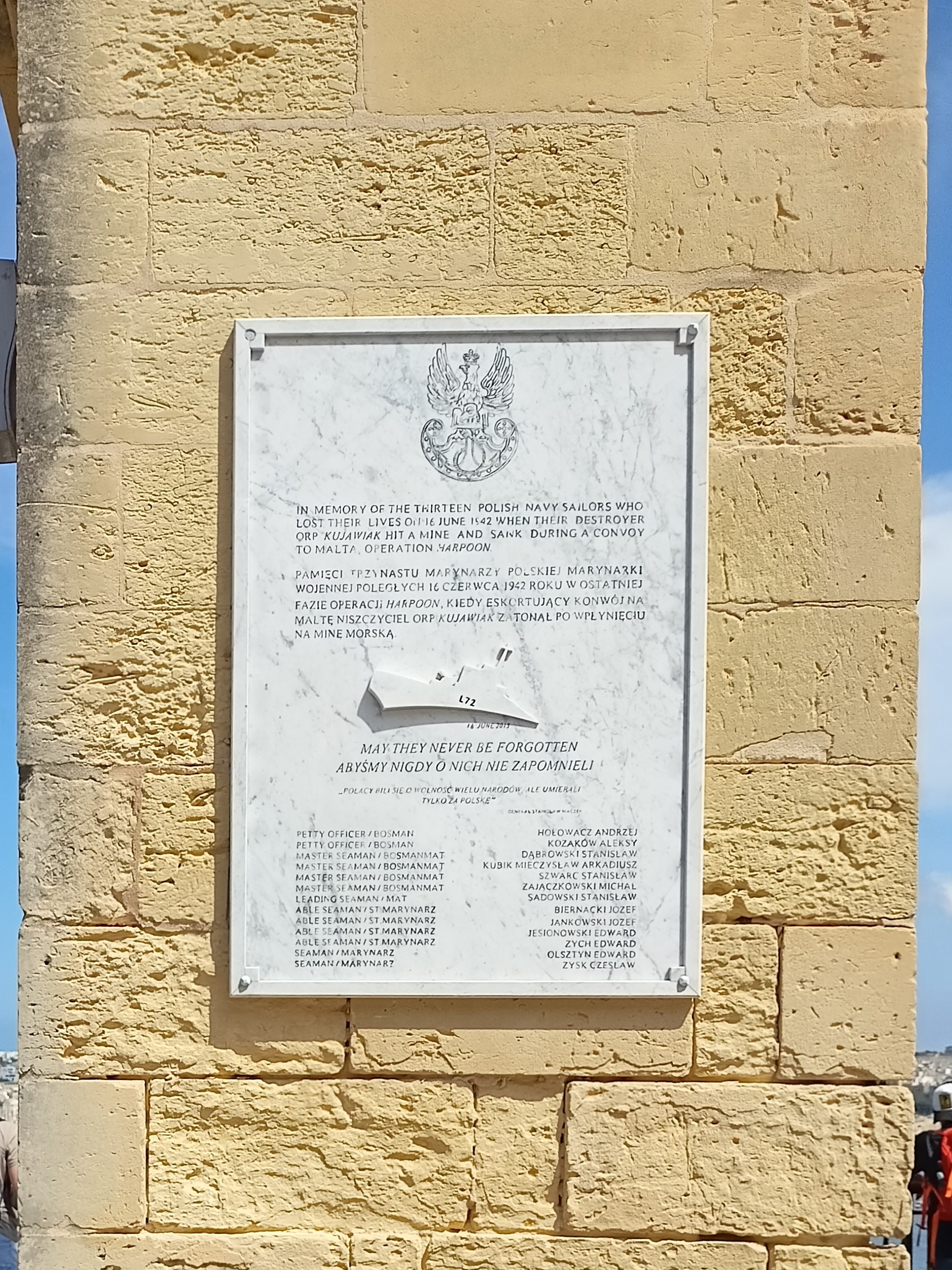 Fotografia przedstawiająca Plaque commemorating the sailors of ORP Kujawiak in Valletta