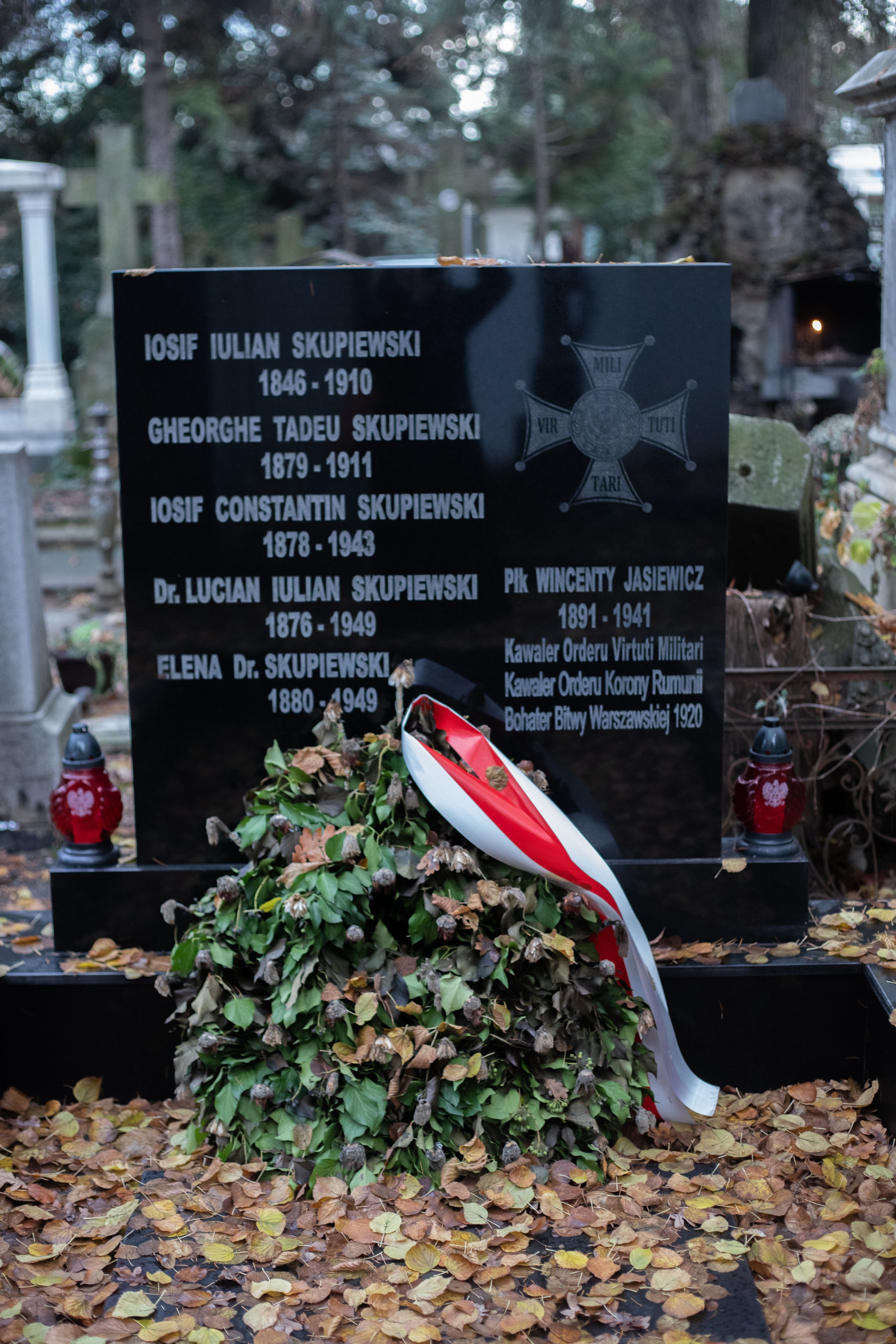 Fotografia przedstawiająca Grób rodziny Skupiewskich na katolickim cmentarzu Bellu w Bukareszcie