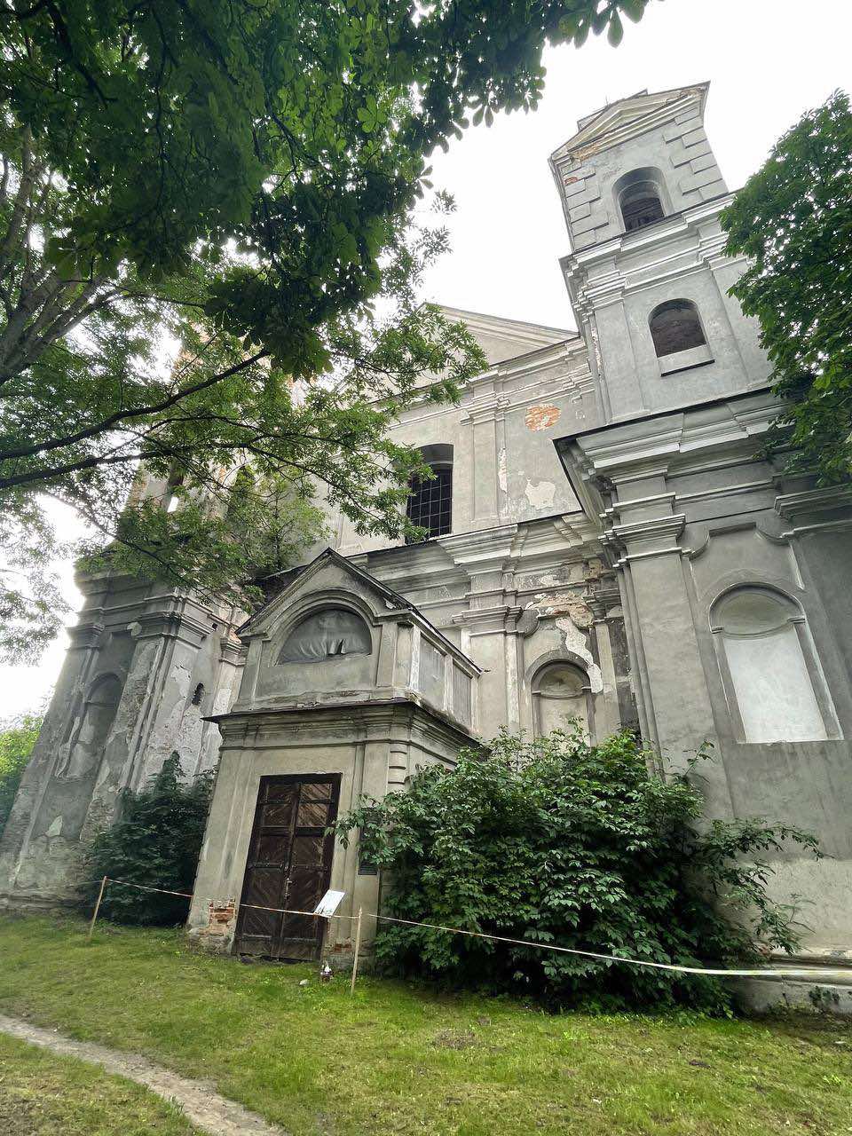Fotografia przedstawiająca Kościół Trójcy Świętej i klasztor Trynitarzy w Beresteczku