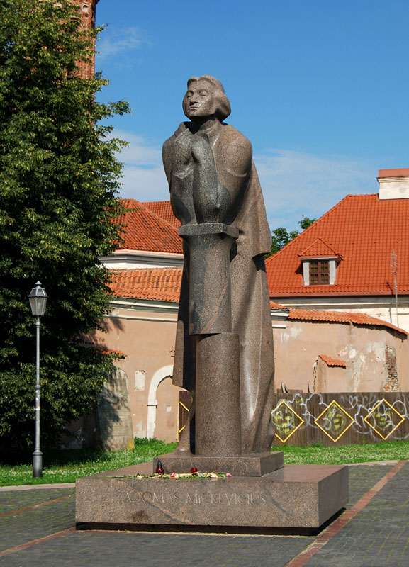 Fotografia przedstawiająca Monument to Adam Mickiewicz in Vilnius