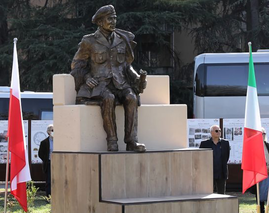 Photo showing Wladyslaw Anders Garden in Imola - sculptures commemorating the liberation and a sculpture of a bear