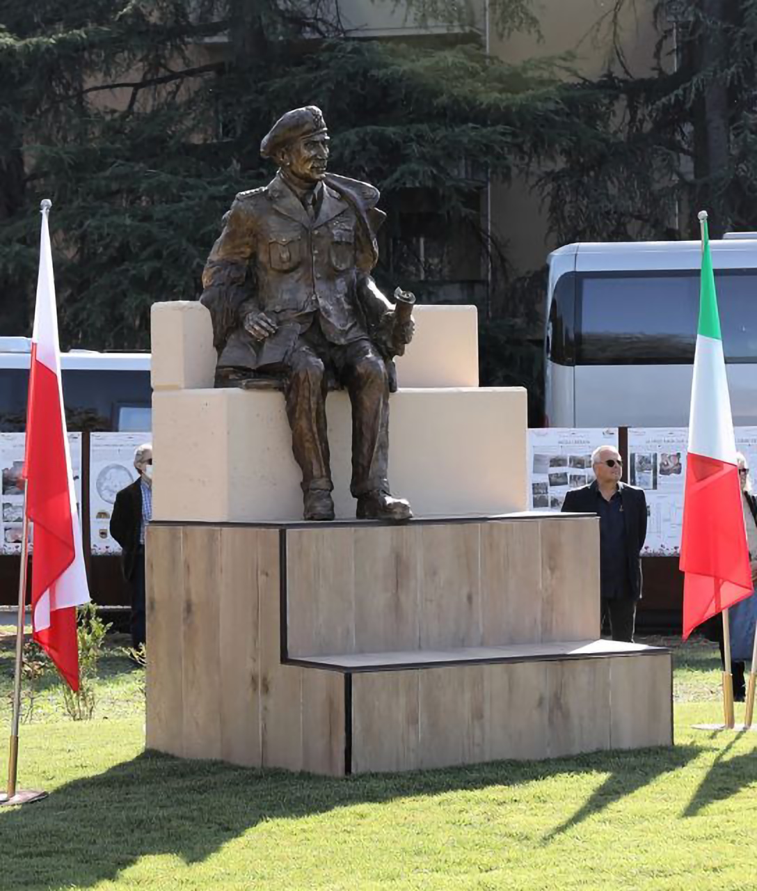 Photo showing Wladyslaw Anders Garden in Imola - sculptures commemorating the liberation and a sculpture of a bear