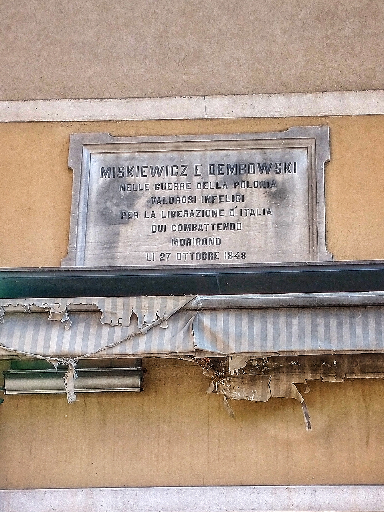 Fotografia przedstawiająca Memorial plaque to Izydor Dembowski and Konstanty Miskiewicz