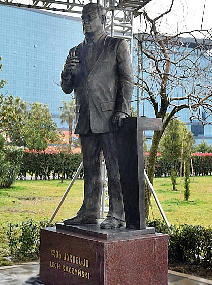 Fotografia przedstawiająca Monument to Lech Kaczyński in Batumia