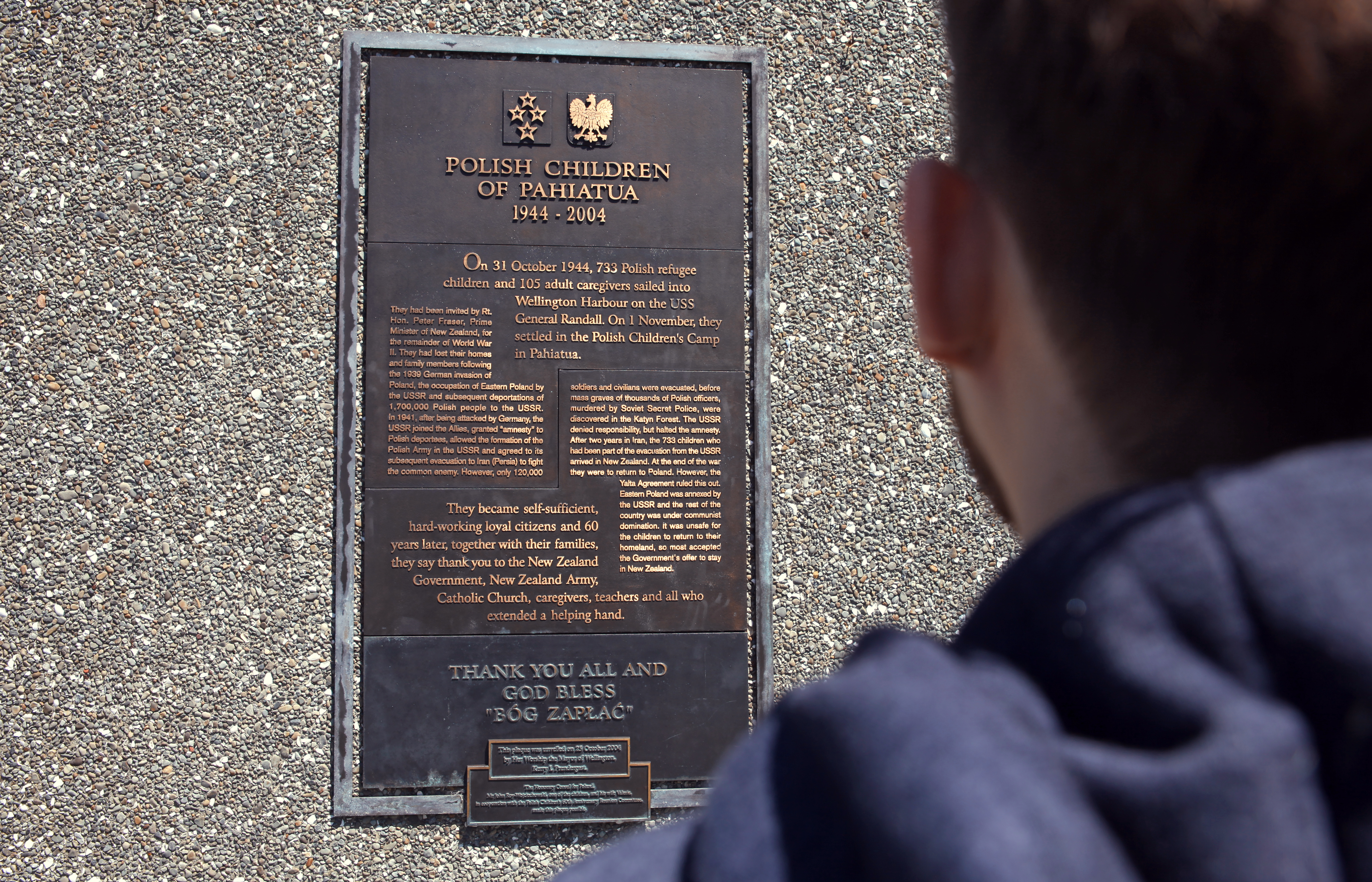 Photo showing Plaque commemorating Polish children from Pahiatua in Wellington