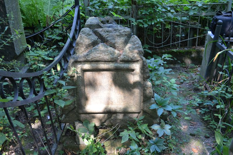 Tombstone of Augustyn Smykovsky, Baykova cemetery in Kiev, as of 2021.