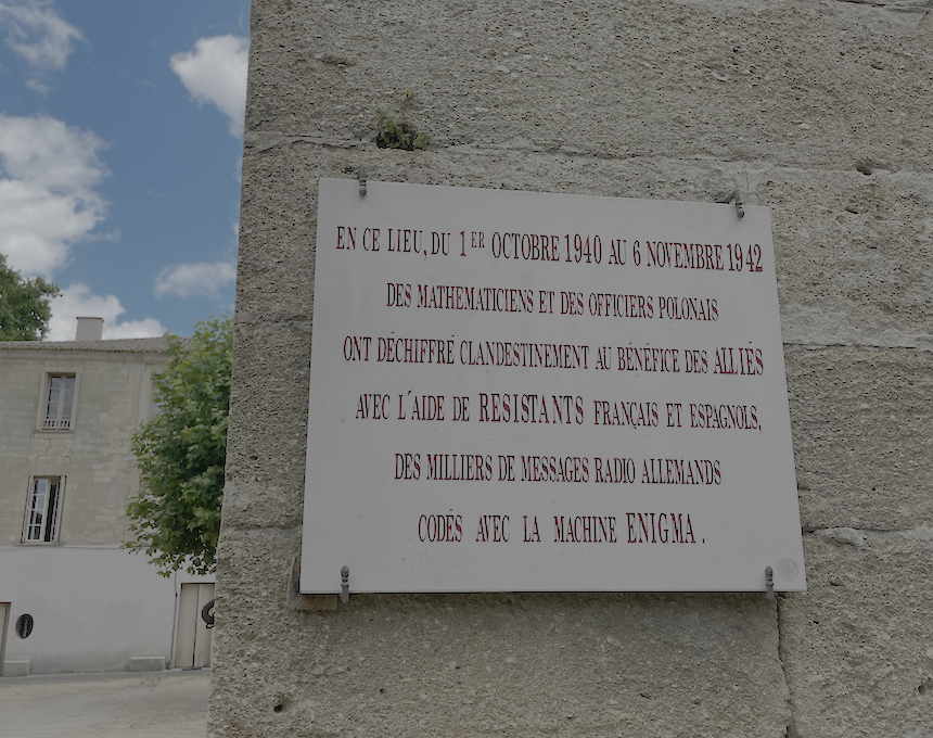 Photo showing Plaque commemorating Polish mathematicians and officers in Uzès