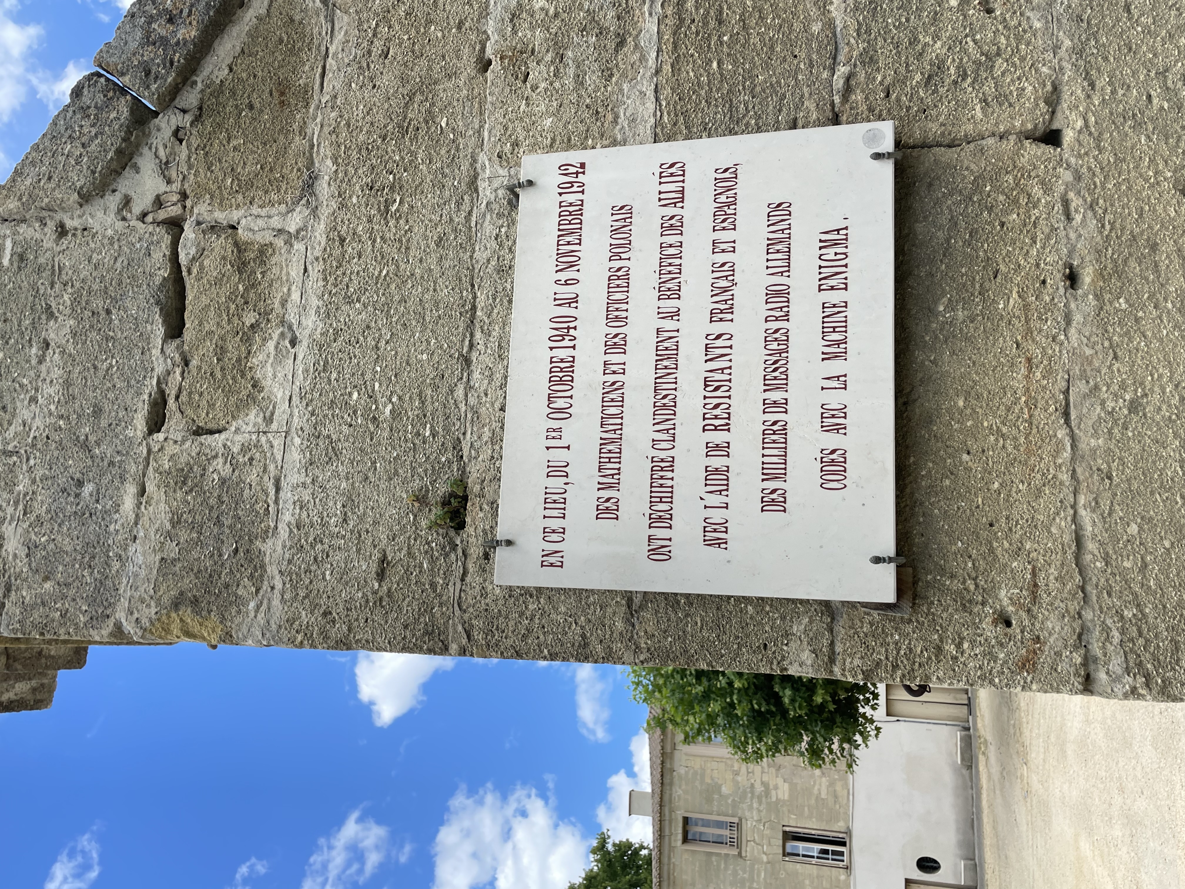 Photo showing Plaque commemorating Polish mathematicians and officers in Uzès