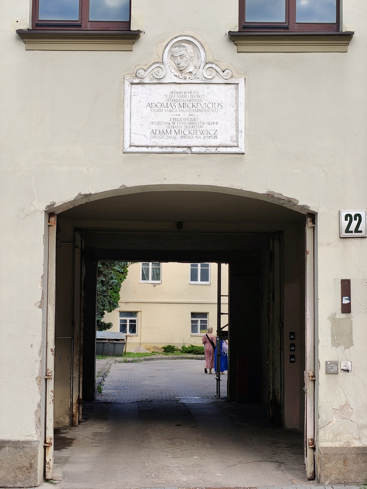 Photo montrant Plaque commémorant le séjour d\'Adam Mickiewicz à Vilnius