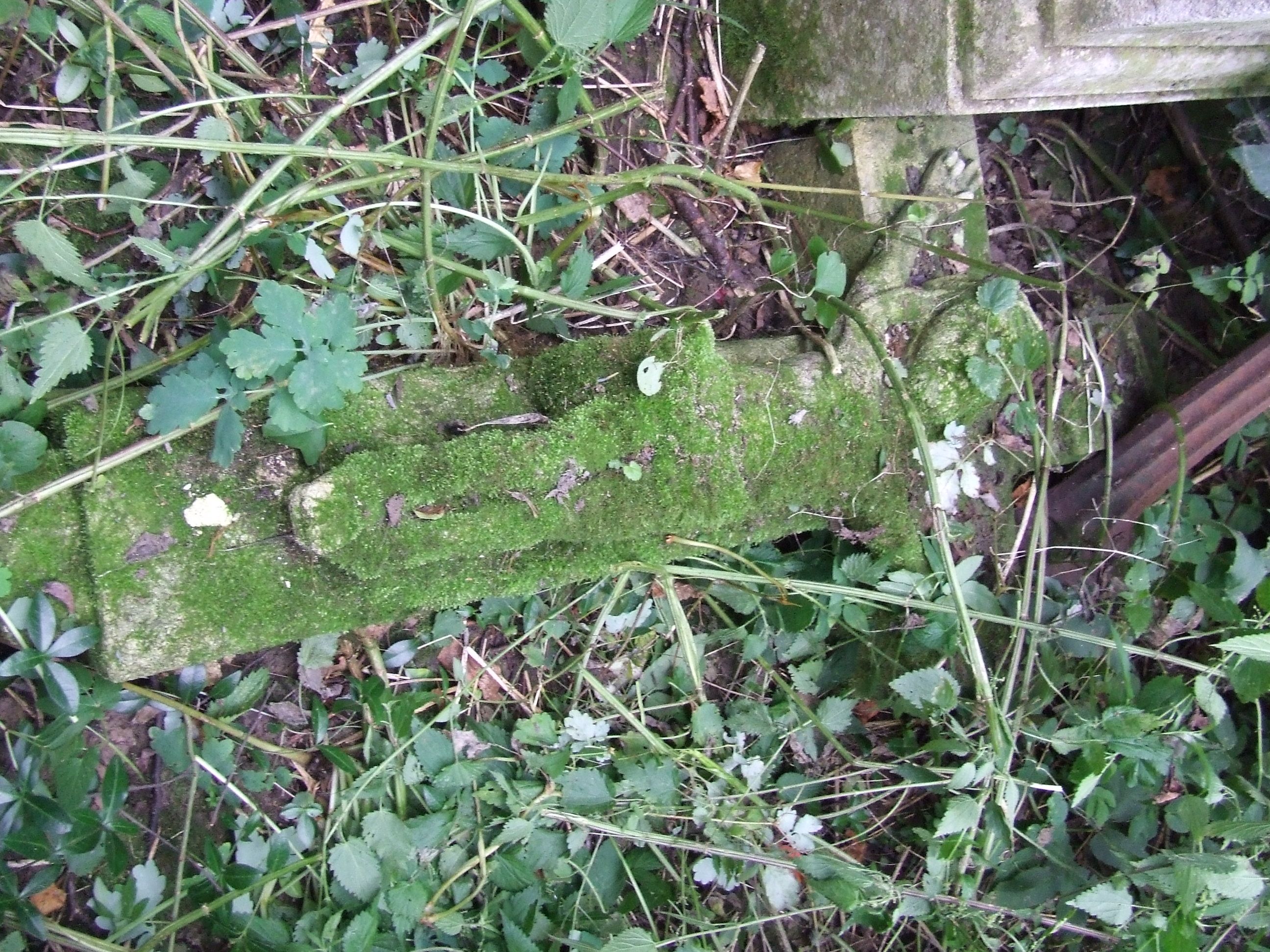 Cross from the gravestone of Lawrence Jablonski, as of 2007