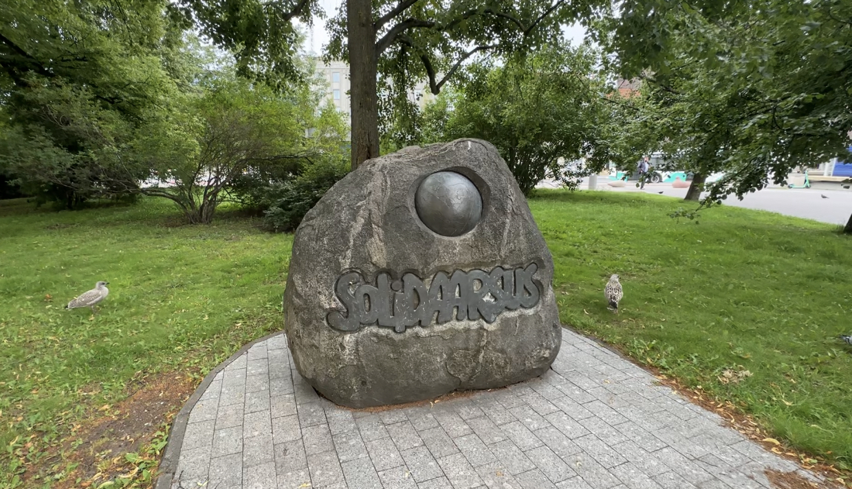 Fotografia przedstawiająca Solidarity Stone in Tallinn