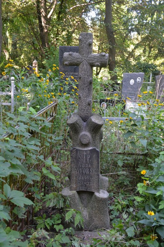 Tombstone of Anna Yavorskaya, Baykova cemetery in Kiev, as of 2021.