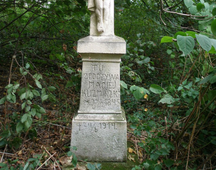 Nagrobek Macieja Kuźmińskiego z cmentarza w Kowalówce II, stan z 2007 roku