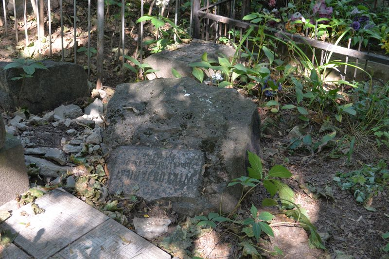 Fragment of Viktor Janitskiy's tombstone, Baykova cemetery in Kiev, as of 2021.