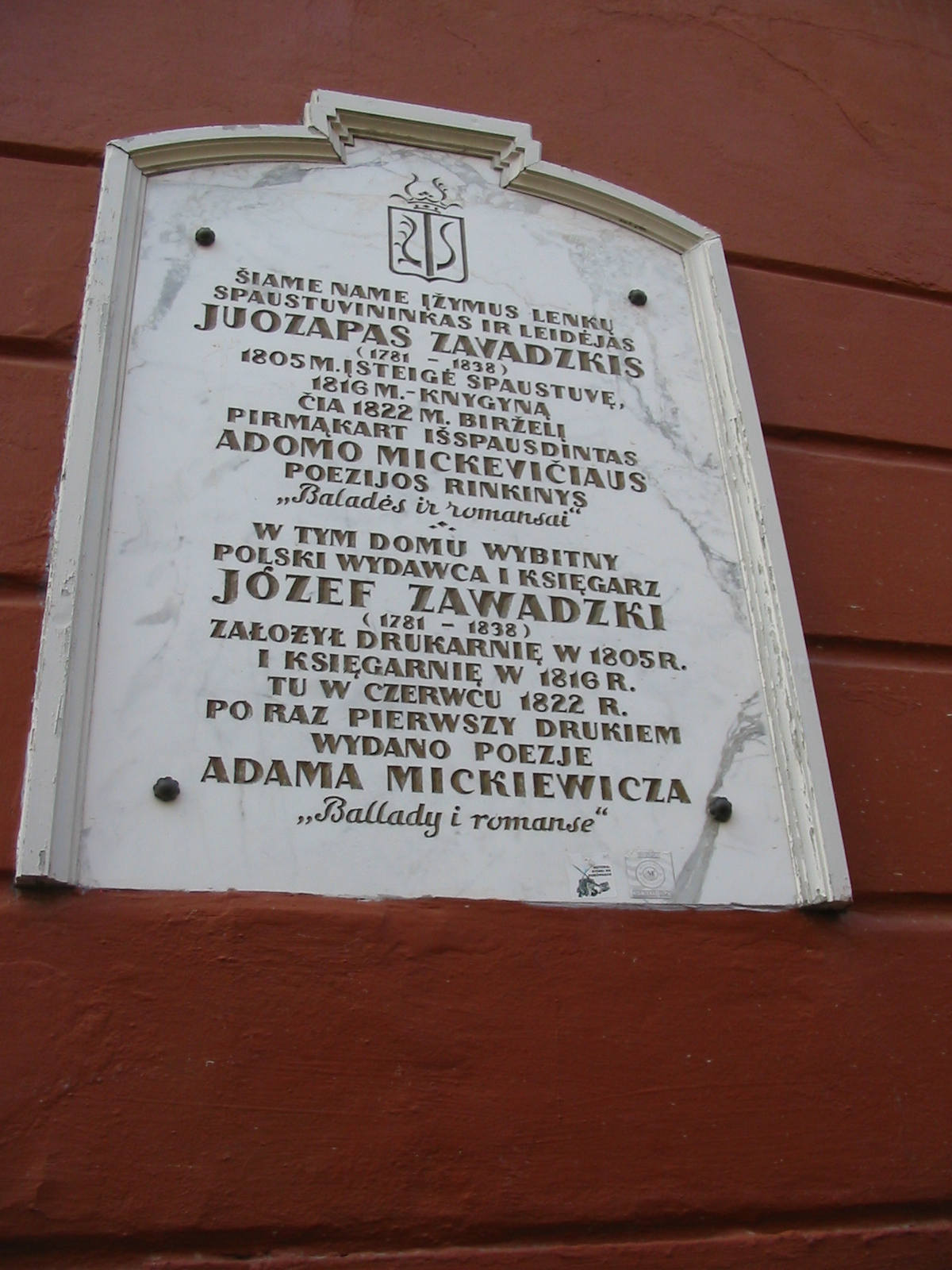 Fotografia przedstawiająca Tablica upamiętniająca drukarnię Józefa Zawadzkiego w Wilnie