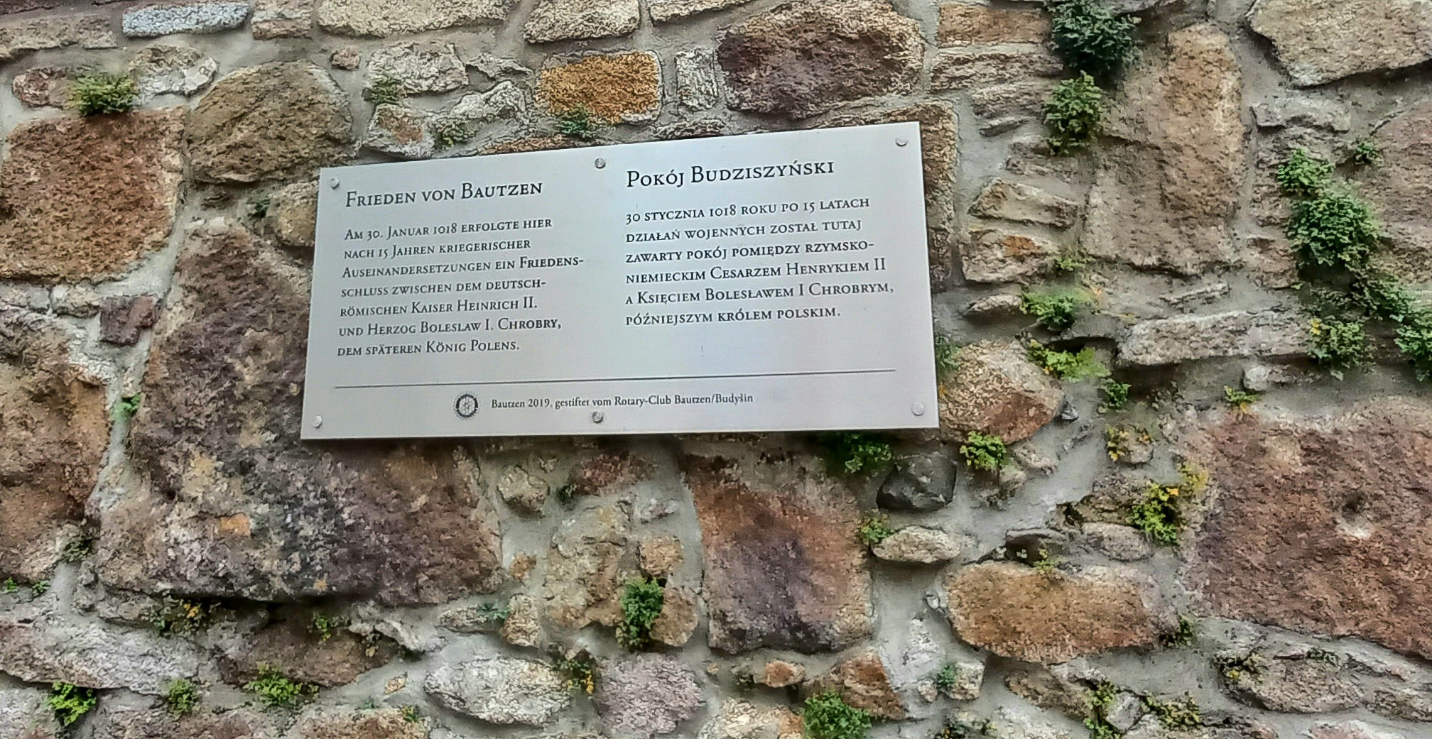 Fotografia przedstawiająca Plaque commemorating the Peace of Bautzen in Bautzen