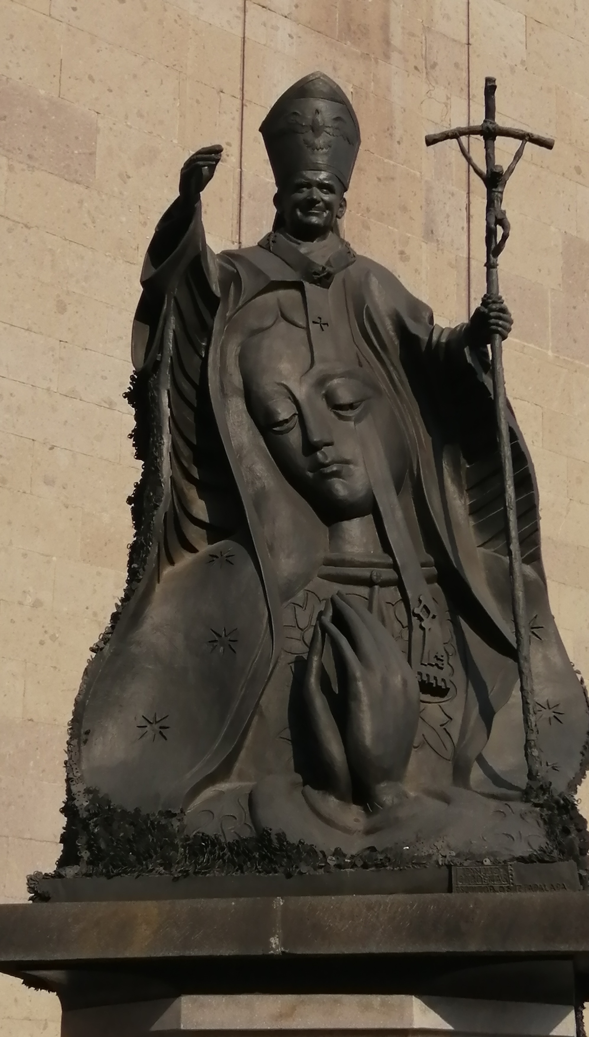 Fotografia przedstawiająca Statue of John Paul II with Our Lady of Guadalupe in Mexico