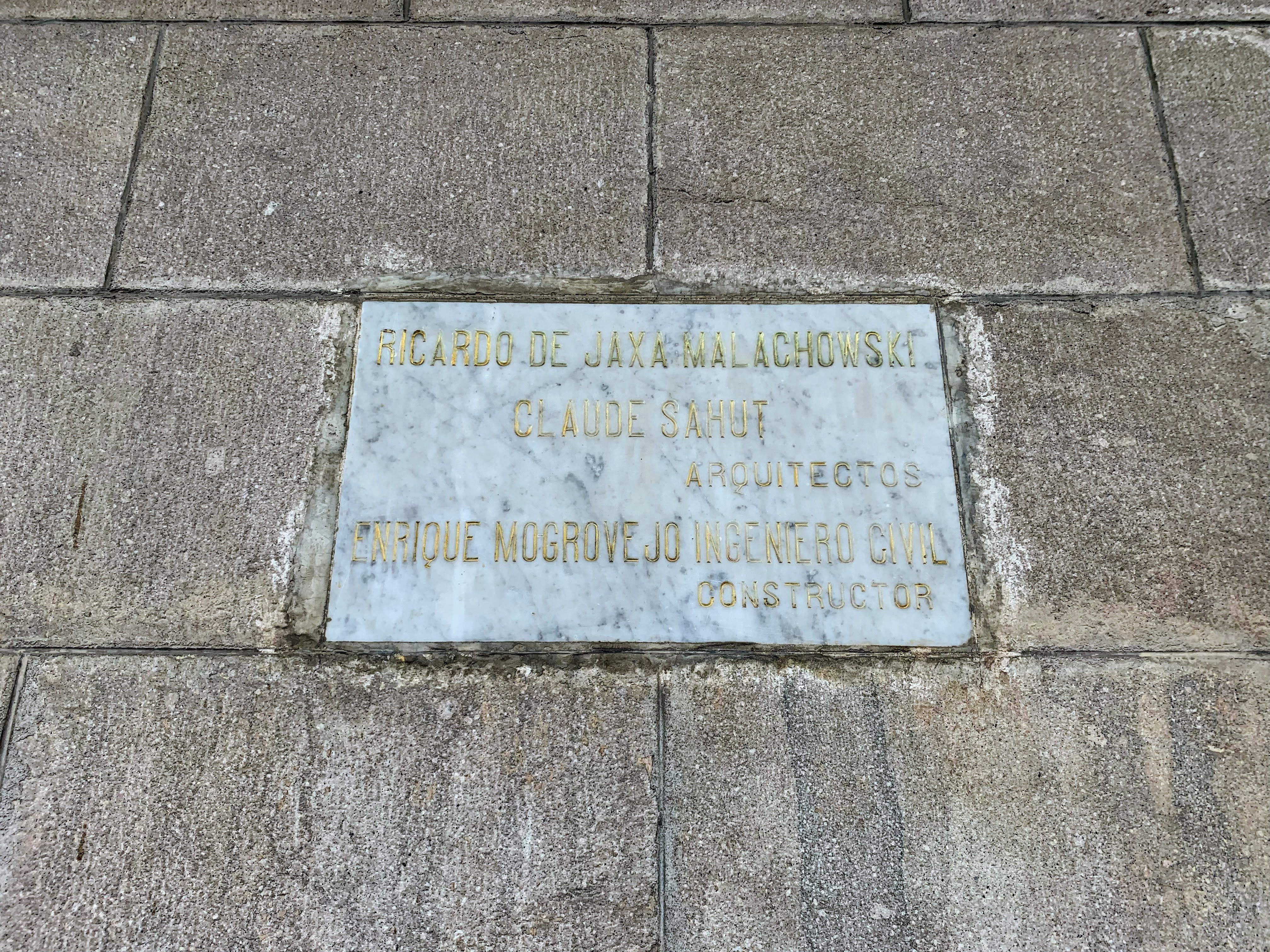 Fotografia przedstawiająca Plaque commemorating Ryszard Malachowski in Lima