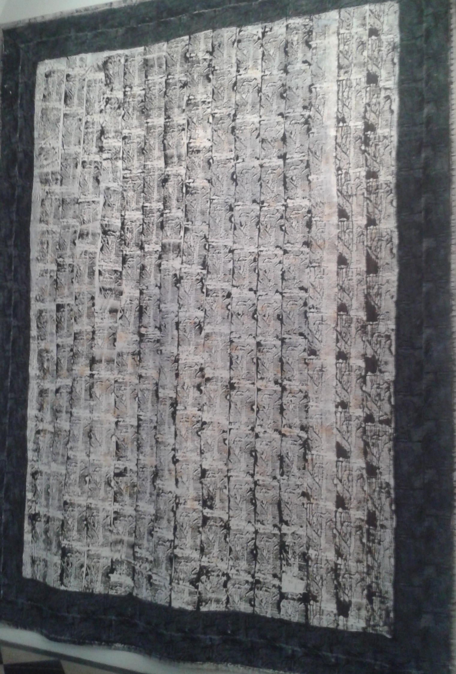 Fotografia przedstawiająca Textile by Janusz Stega at the Museum of Fine Arts in Arras