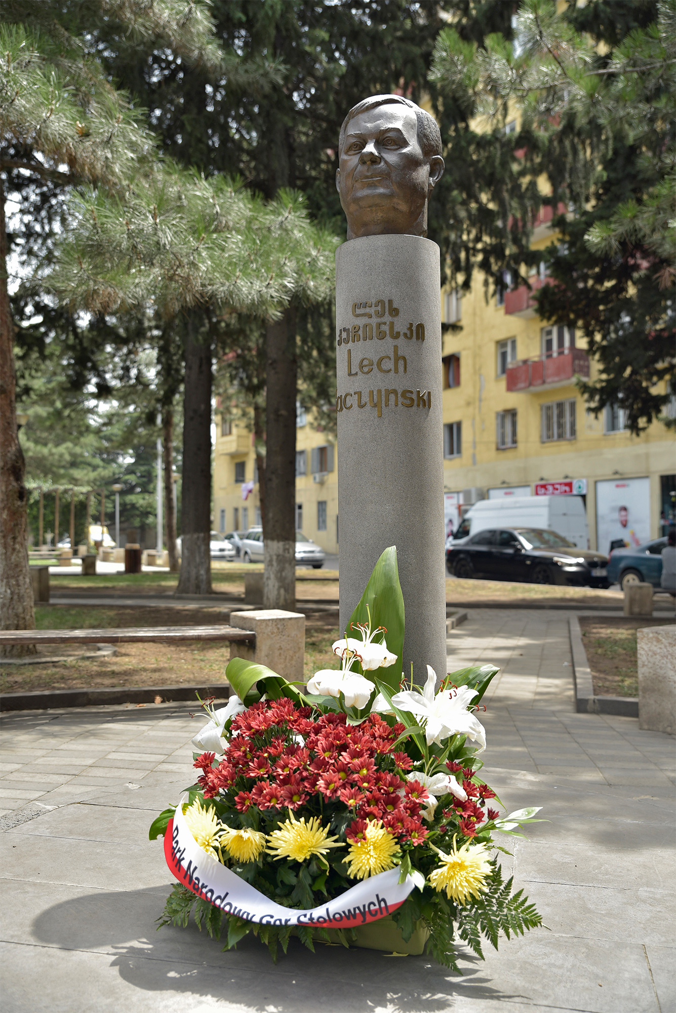 Photo montrant Monument à Lech Kaczynski à Tbilissi