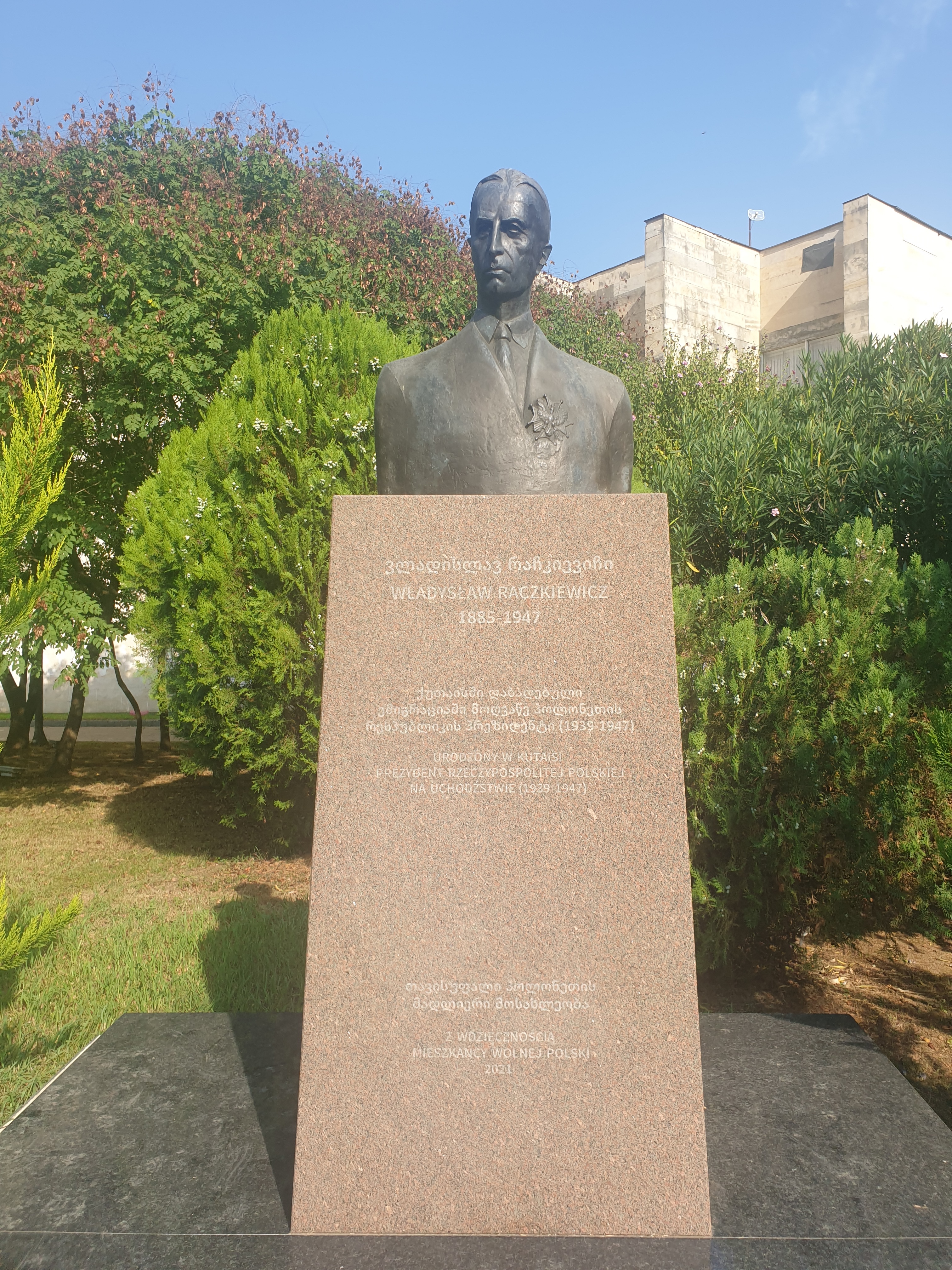 Photo showing Monument to Wladyslaw Raczkiewicz in Kutaisi