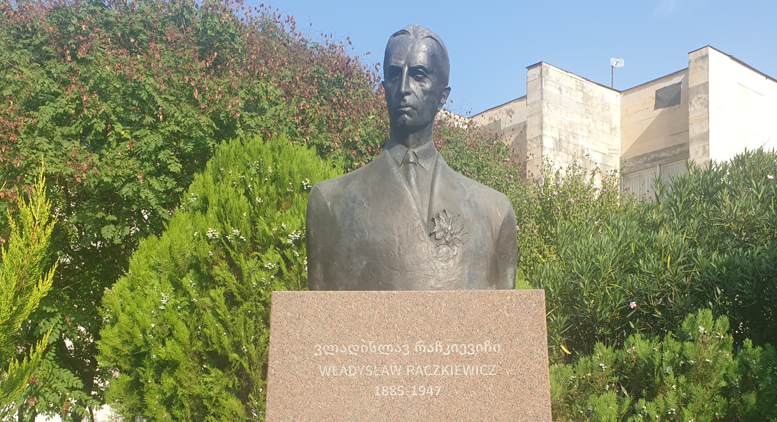 Photo showing Monument to Wladyslaw Raczkiewicz in Kutaisi