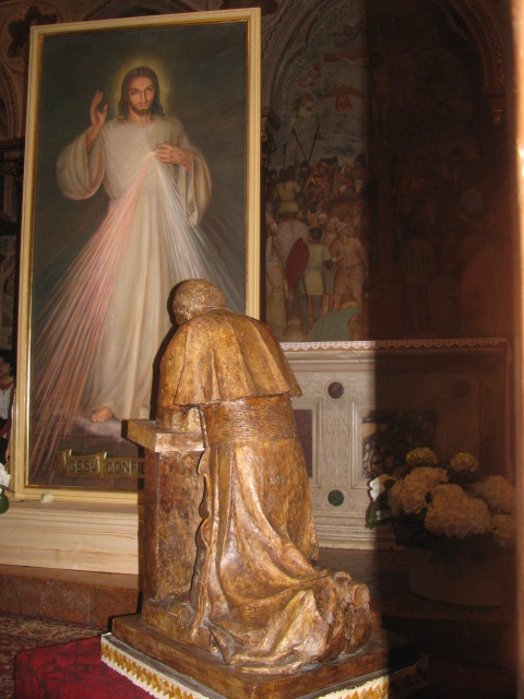 Fotografia przedstawiająca Pomnik Jana Pawła II w Kaplicy Polskiej w Bazylice św. Antoniego w Padwie