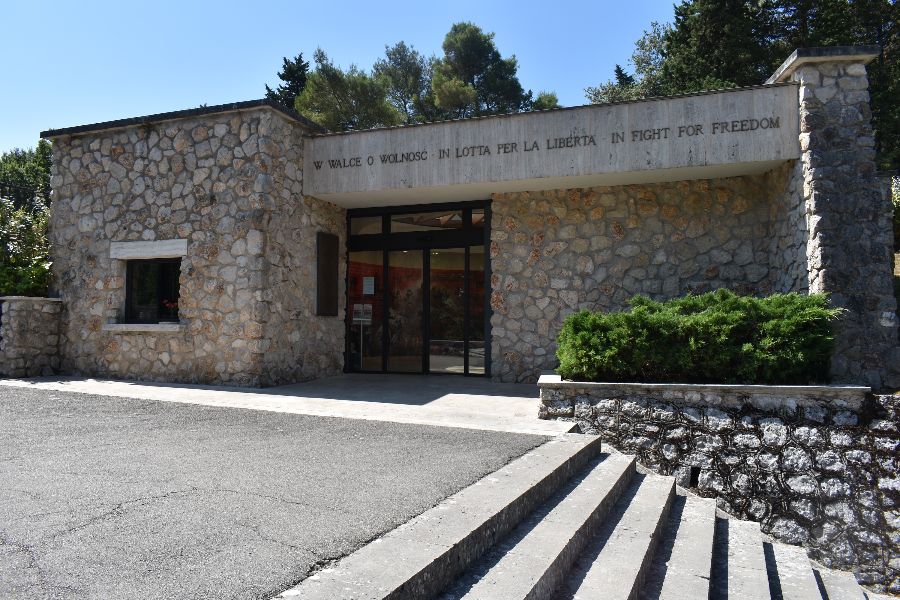 Fotografia przedstawiająca Polish 2nd Corps Memorial Museum at the Polish War Cemetery on Monte Cassino