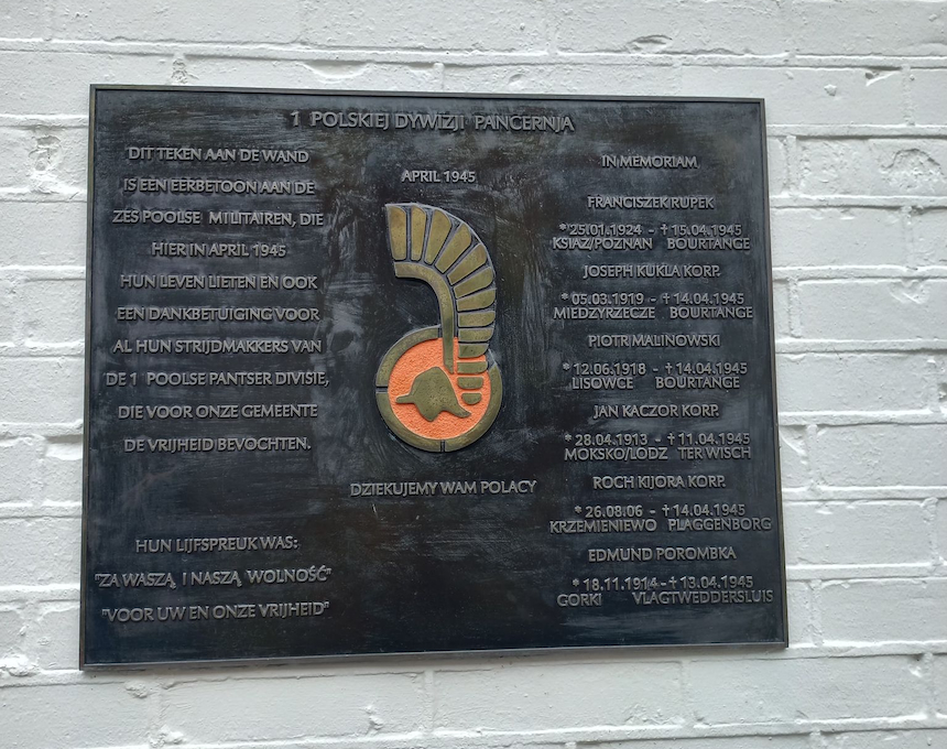 Photo montrant Plaque commémorant la 1ère division blindée polonaise à Bourtange