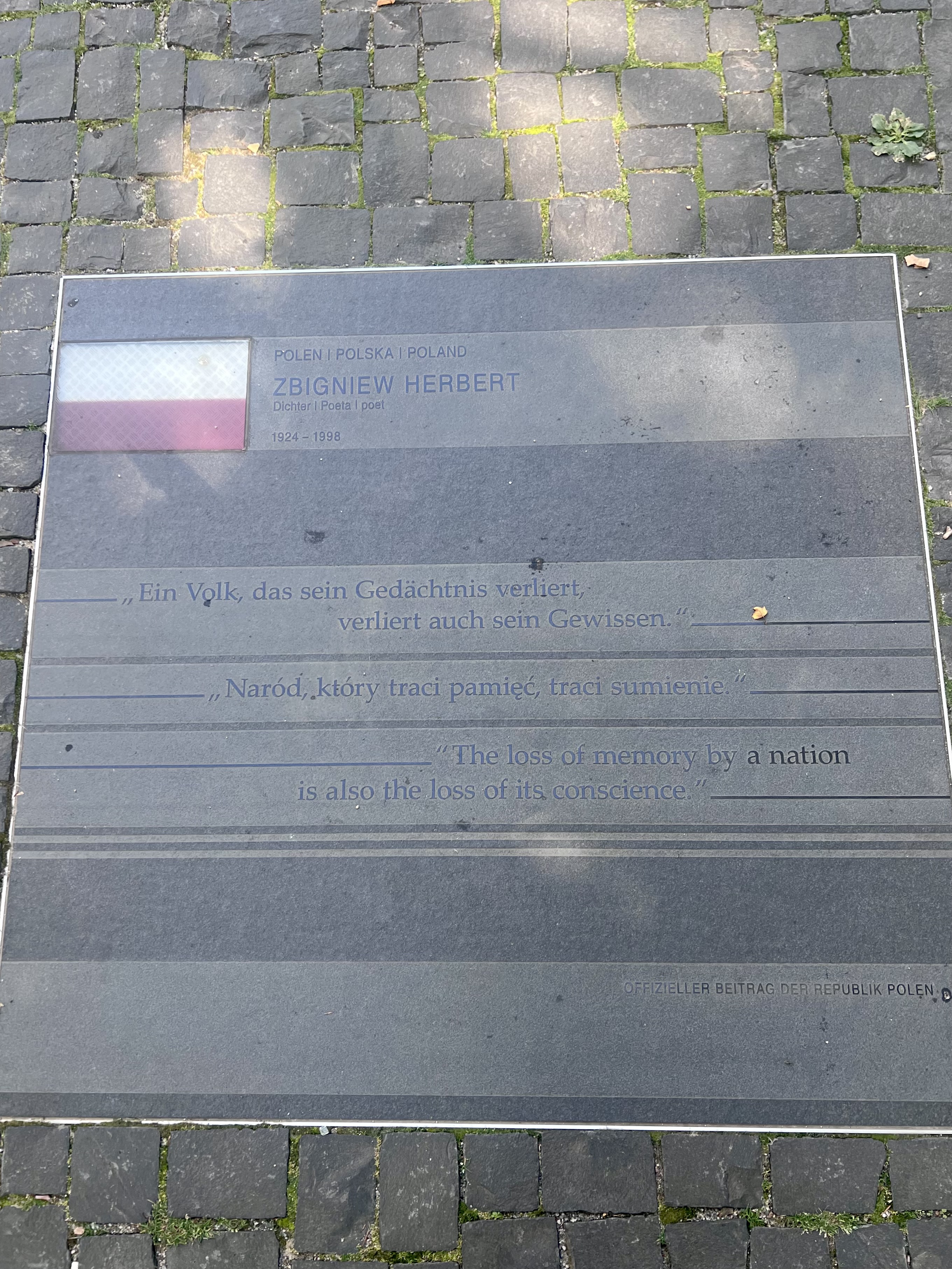 Fotografia przedstawiająca Zbigniew Herbert plaque on the Path of Visionaries in Berlin