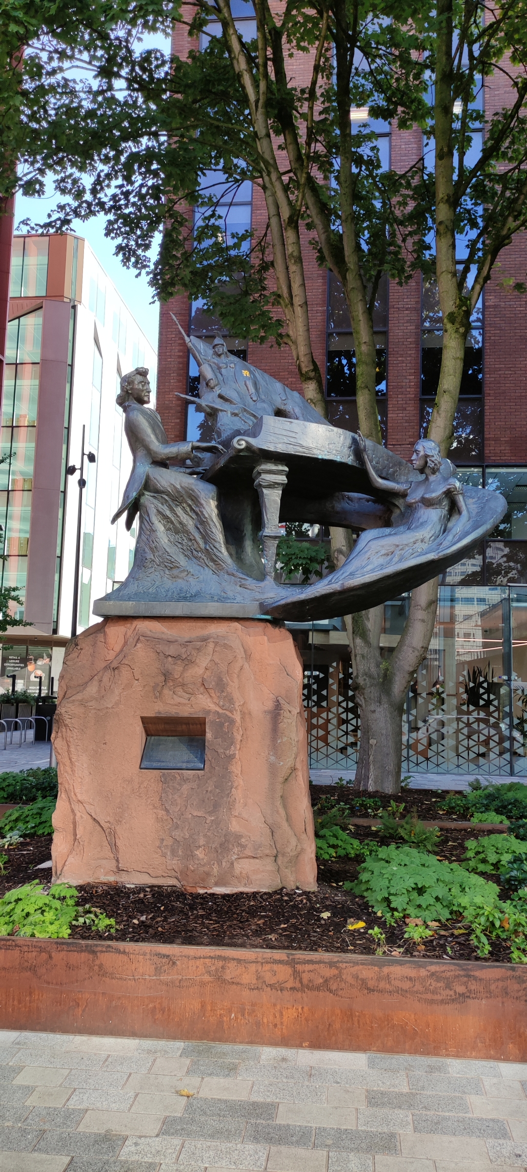 Fotografia przedstawiająca Pomnik Fryderyka Chopina w Manchesterze