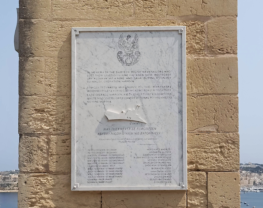 Fotografia przedstawiająca Tablica upamiętniająca polskich marynarzy w Valettcie