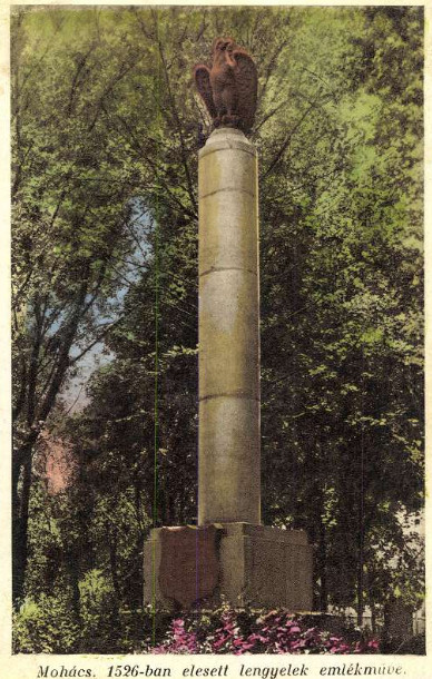Fotografia przedstawiająca Pomnik Polskich Bohaterów Bitwy pod Mohaczem z 1526 roku