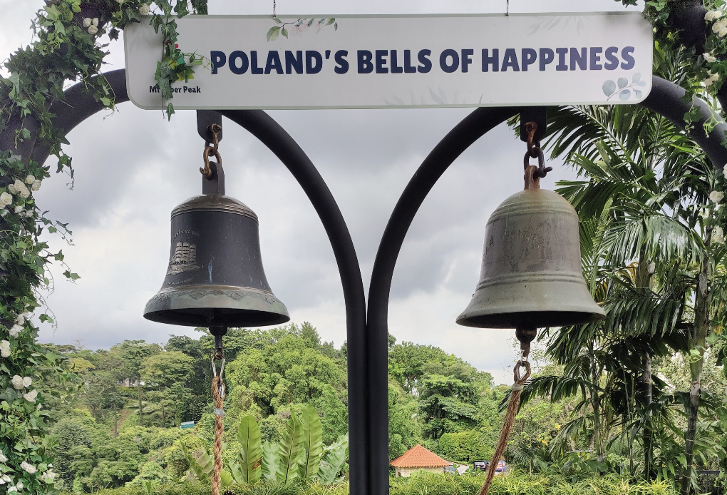 Fotografia przedstawiająca Polish bells of happiness in Singapore