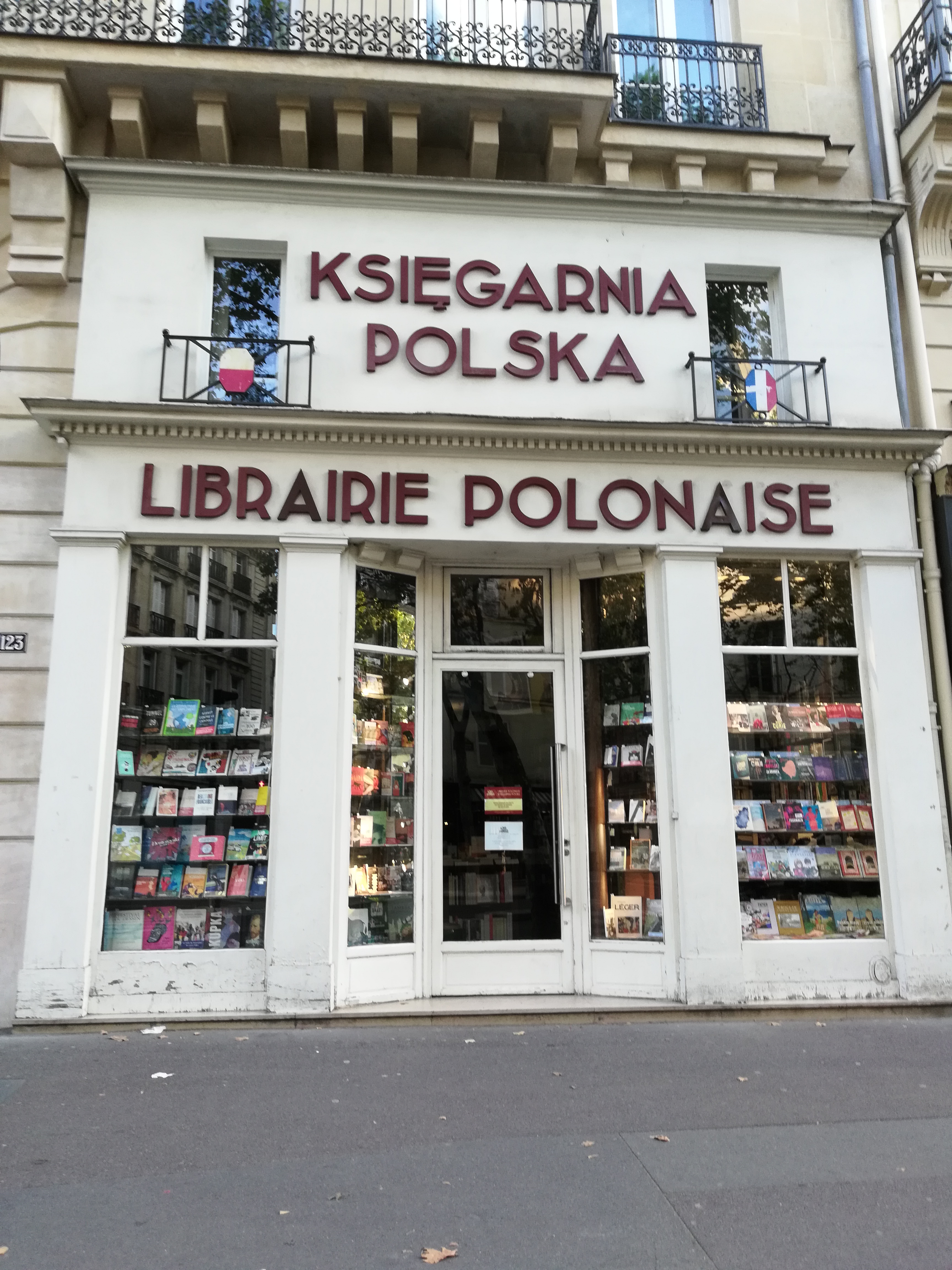 Fotografia przedstawiająca Polska księgarnia w Paryżu