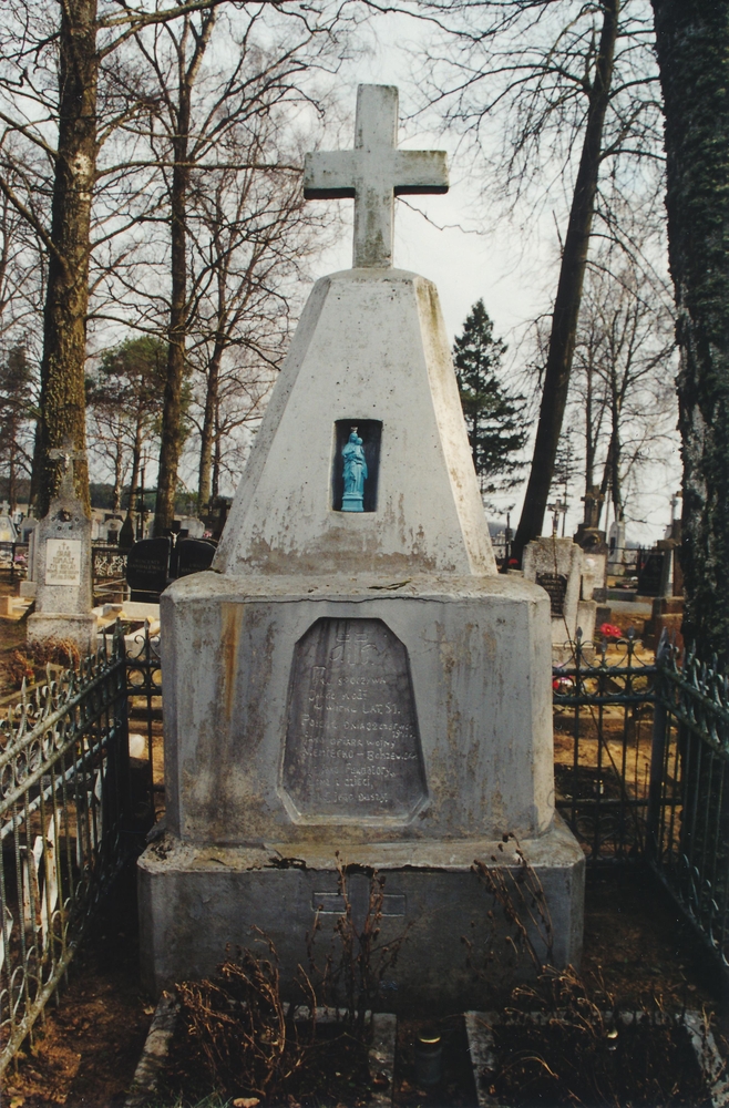 Fotografia przedstawiająca Groby ofiar II wojny światowej