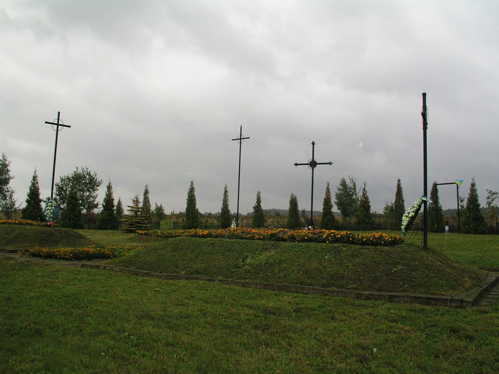 Fotografia przedstawiająca Grób ofiar NKWD ekshumowanych z Pasiecznej