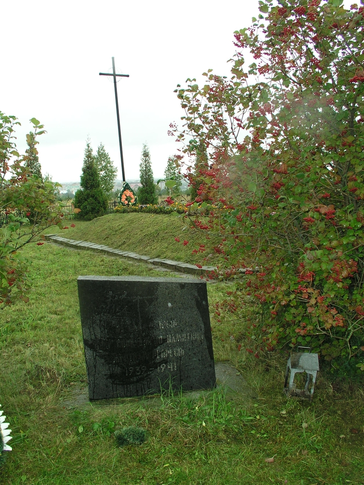Photo montrant Grób ofiar NKWD ekshumowanych z Pasiecznej
