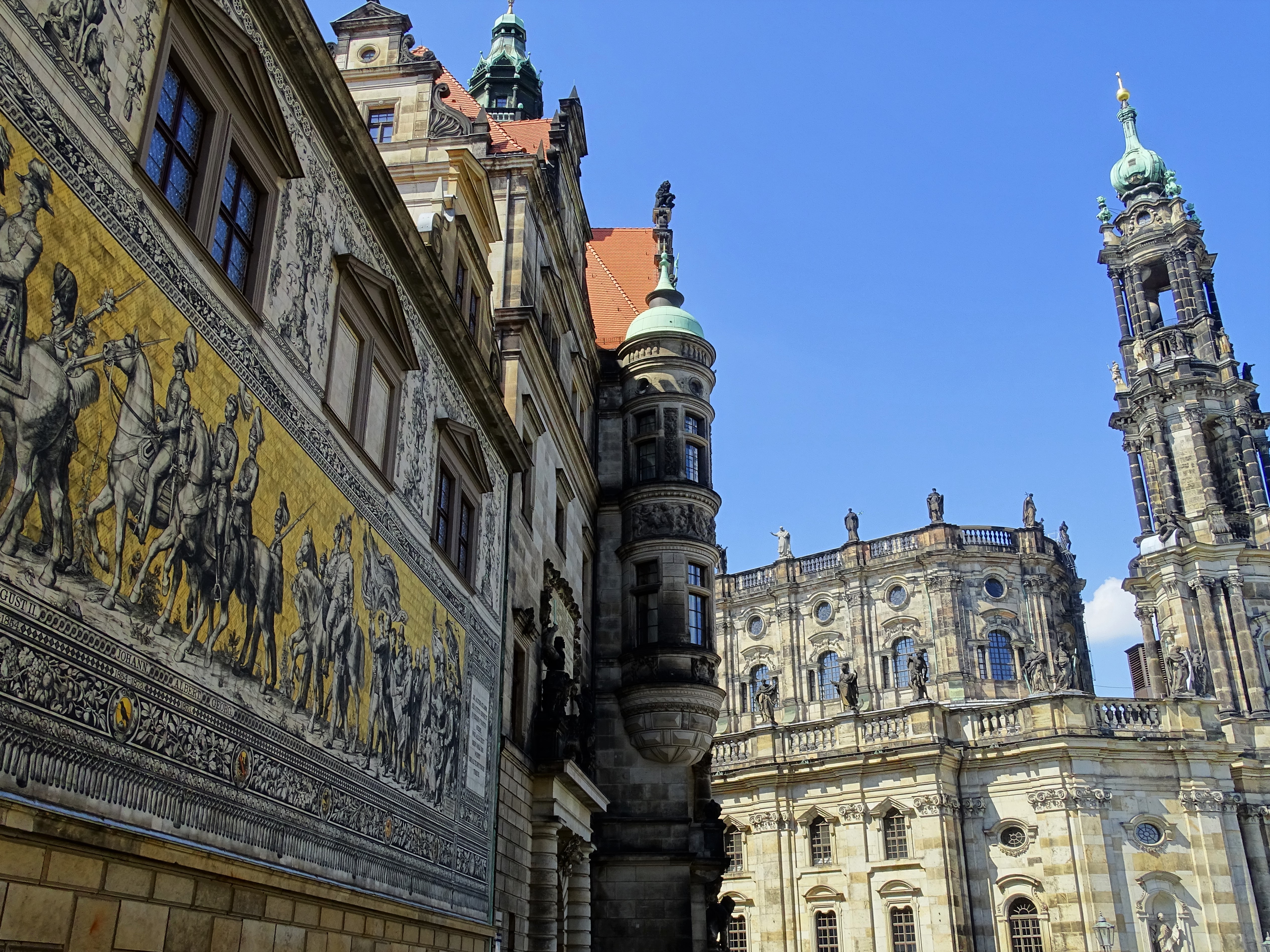 Photo showing Polish rulers in the \"Prince\'s Procession\" in Dresden
