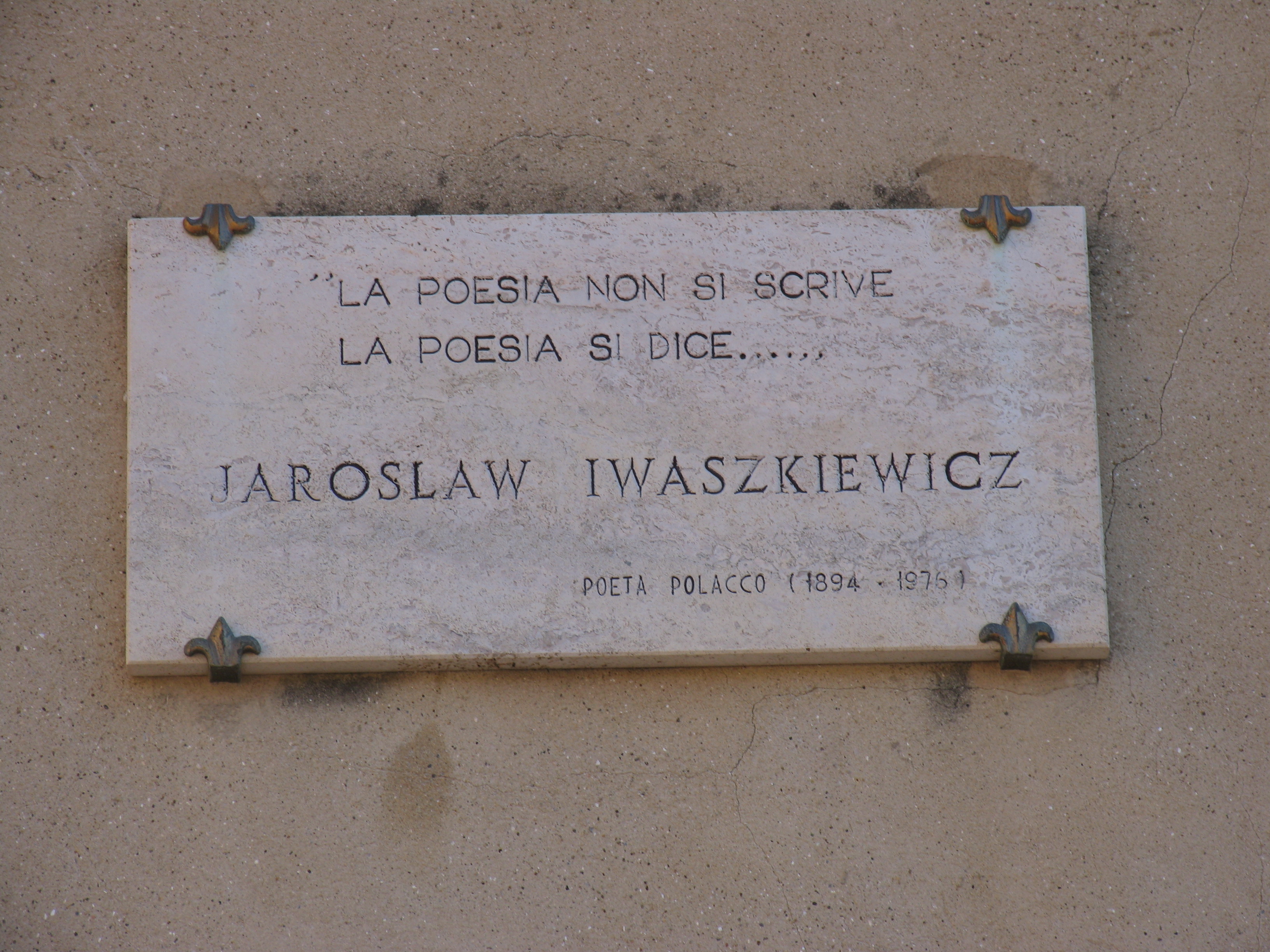 Fotografia przedstawiająca Plaque commemorating Jarosław Iwaszkiewicz in San Gimignano